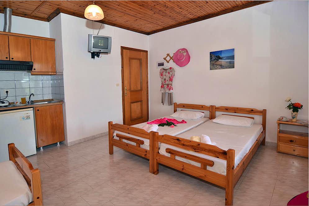 for up to 4 people Studio - 1