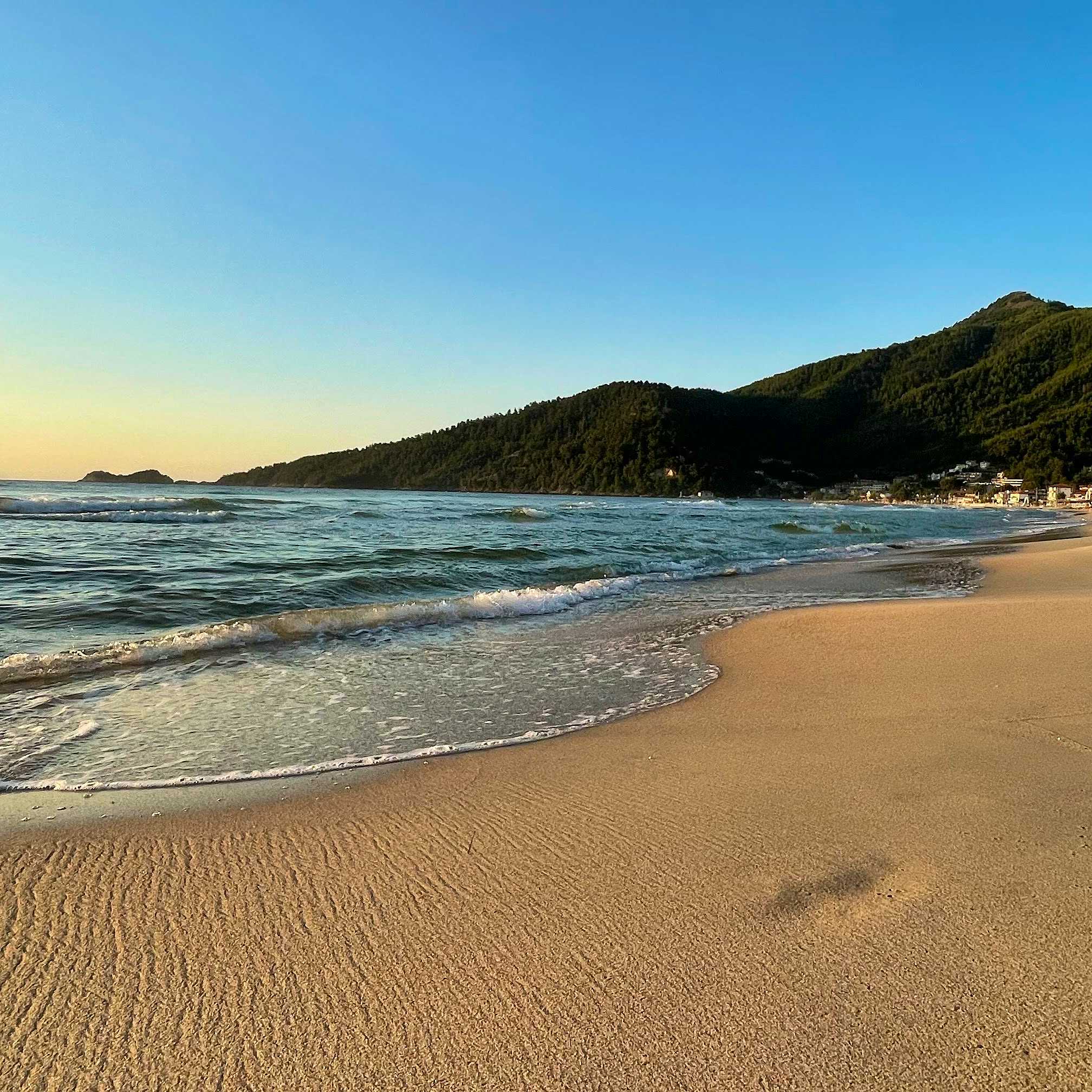 Photo Caption: Περπατήστε ως τη Χρυσή Αμμουδιά σε μόλις 5 λεπτά